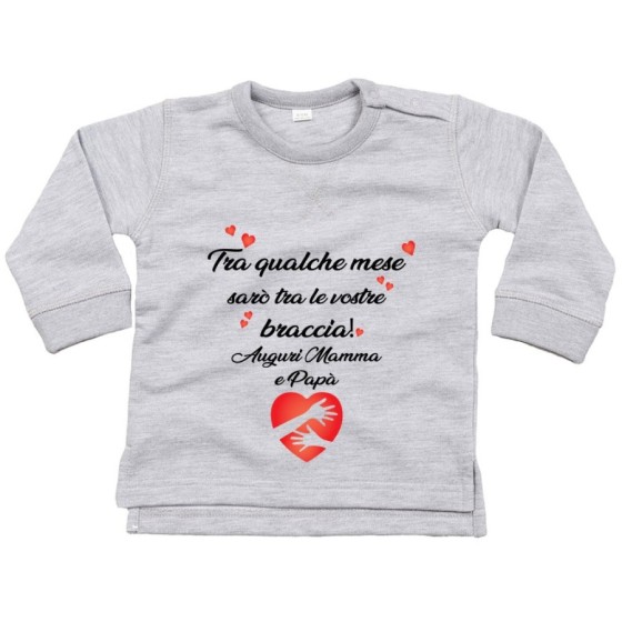 Felpa neonato tra qualche mese sarò tra le vostre braccia auguri mamma e papà Per la famiglia