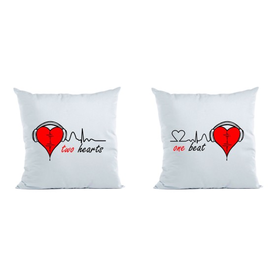 Coppia di cuscini personalizzabili con nomi two hearts one beat