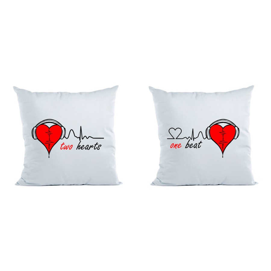 Coppia di cuscini personalizzabili con nomi two hearts one beat