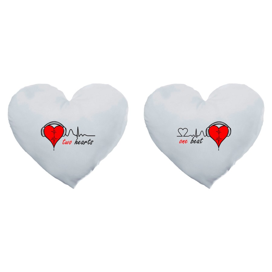 Coppia di cuscini personalizzabili con nomi two hearts one beat