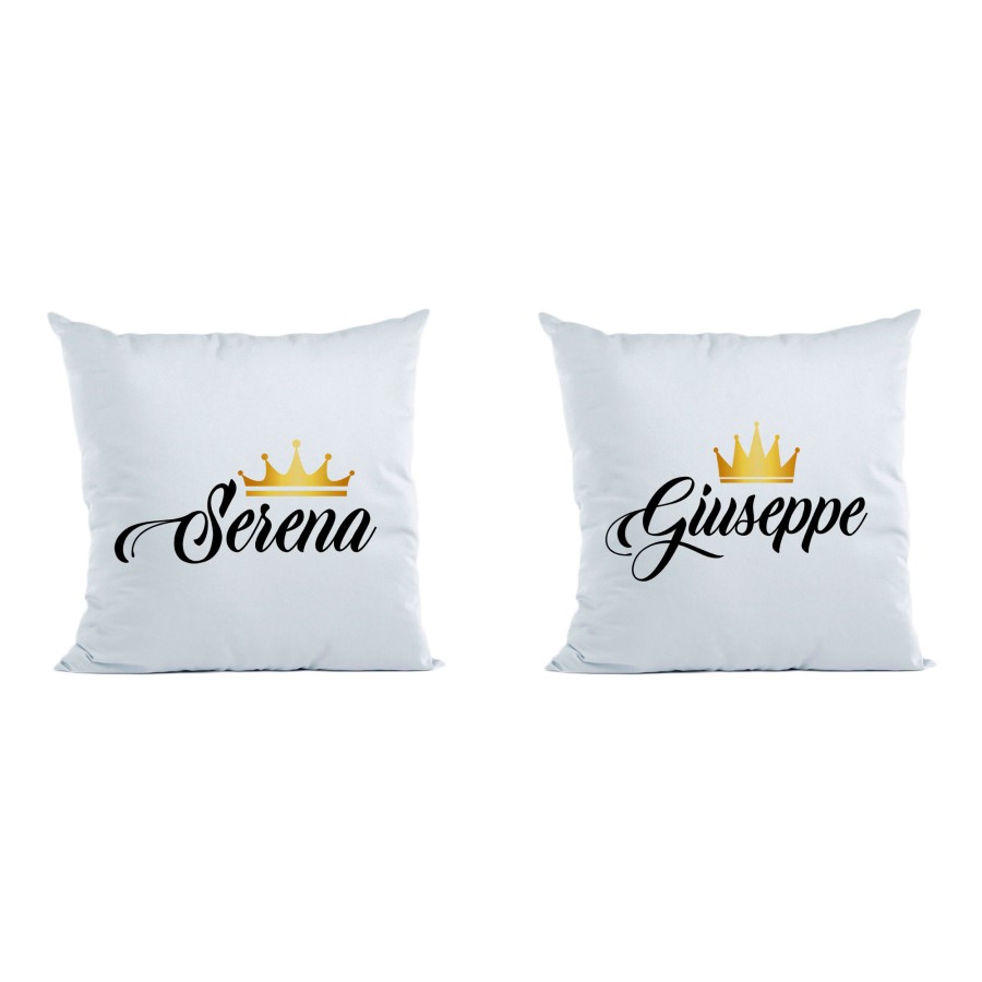 Coppia di cuscini personalizzati con nomi k and q con corona