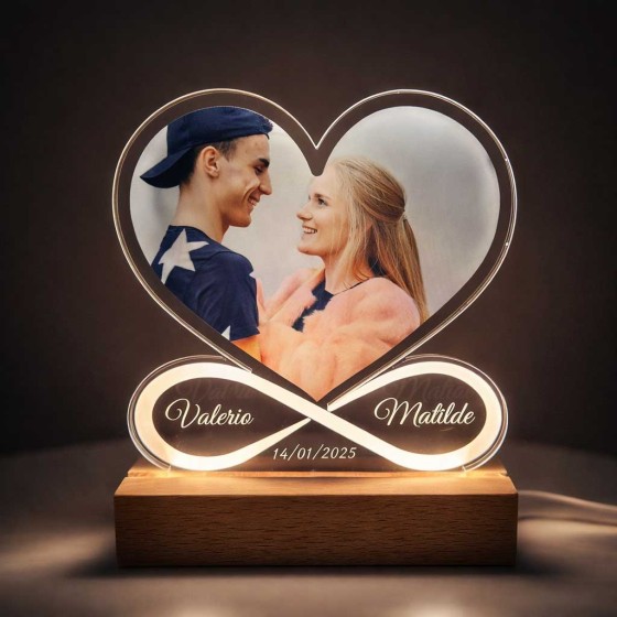 Lampada in plexiglass personalizzata con foto e infinito luminoso