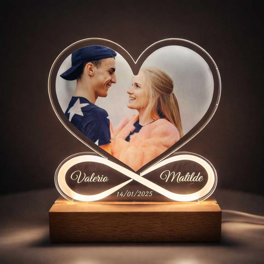 Lampada in plexiglass personalizzata con foto e infinito luminoso