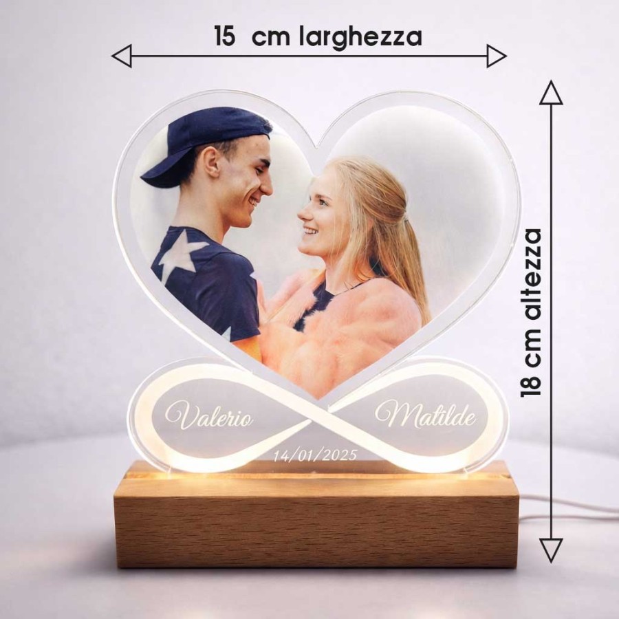Lampada in plexiglass personalizzata con foto e infinito luminoso