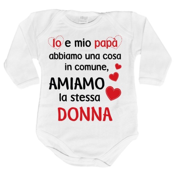 Body neonato io e papà abbiamo una cosa in comune amiamo la stessa donna Per la mamma