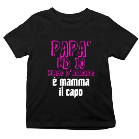 T-shirt bambino papà ed io siamo d'accordo è mamma il capo