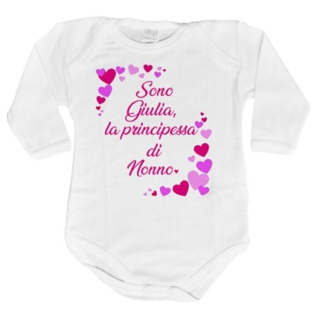 Body neonato personalizzato con nome e tanti cuori sono...