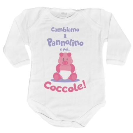 Body neonato cambiamo il pannolino e poi coccole