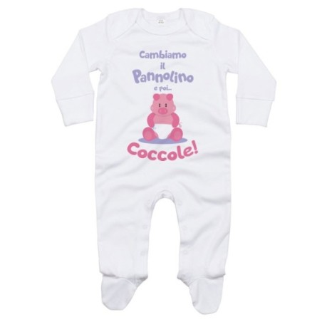 Tutina neonato cambiamo il pannolino e poi coccole Divertenti