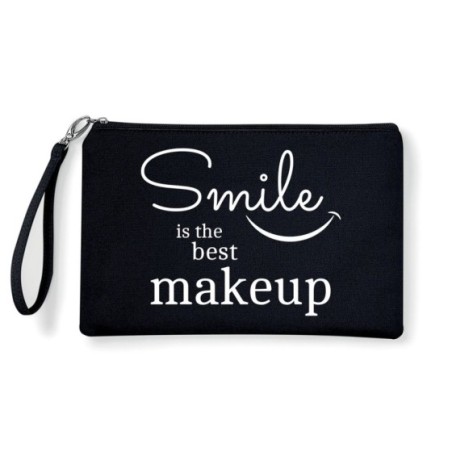 Pochette smile is the best makeup