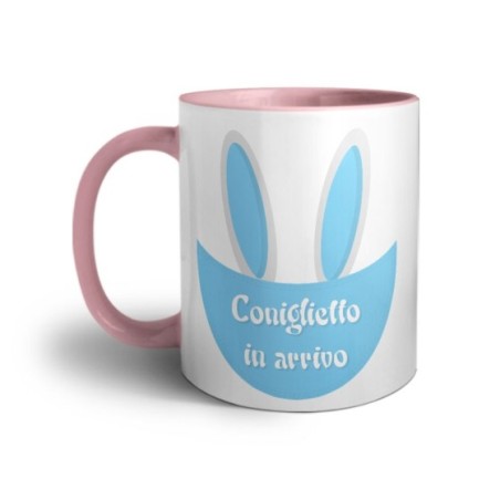 Tazza coniglietto in arrivo che esce dalla tasca Pasqua