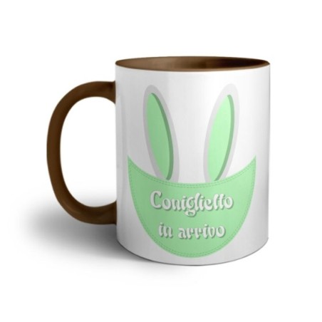 Tazza coniglietto in arrivo che esce dalla tasca Pasqua