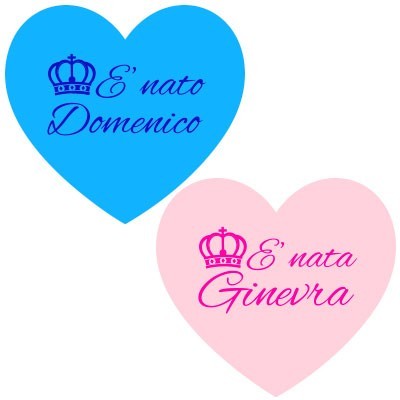Personalizzato con nome è nata è nato con due cuoricini bicolore