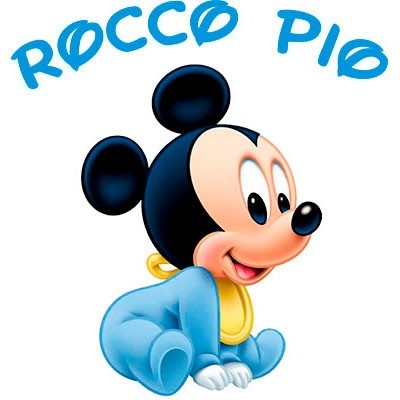 Baby topolino seduto